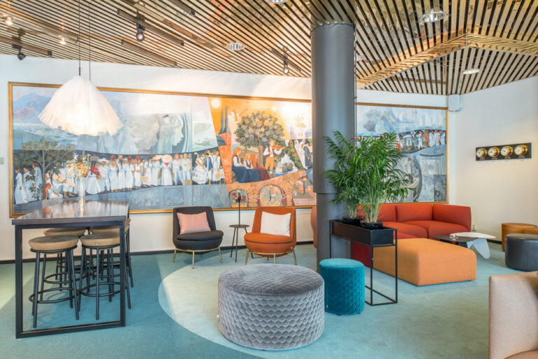lobby-painting-quality-hotel-royal-corner (2)